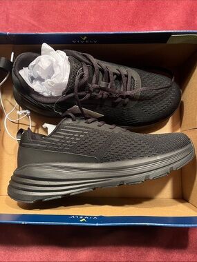 NEW Vively Men's Black Athletic Shoes size 8